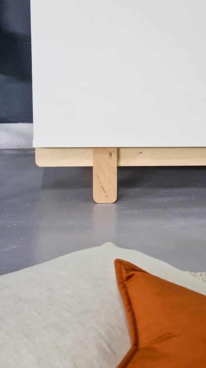 Szafa dla dzieci Basic Złamana Biel - noga szafy