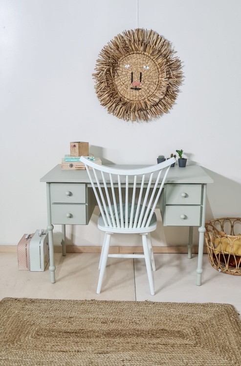 biurko drewniane  babushka olive dla uczennicy.jpg