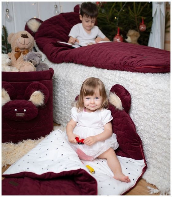 Śpiworek do spania Sleepover Stars Maroon – bordowy śpiworek dziecięcy z tkaniny Minky i bawełny