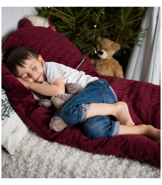 Śpiworek do spania Sleepover Stars Maroon – bordowy śpiworek dziecięcy z tkaniny Minky i bawełny