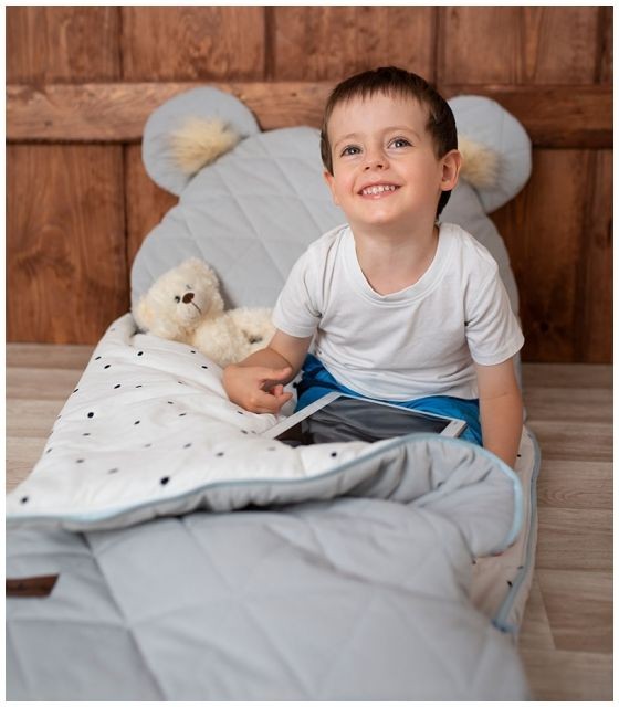 Śpiworek do spania Sleepover Triangles Light Grey – jasnoszary śpiworek dziecięcy z tkaniny Minky i bawełny w wzór trójkątów