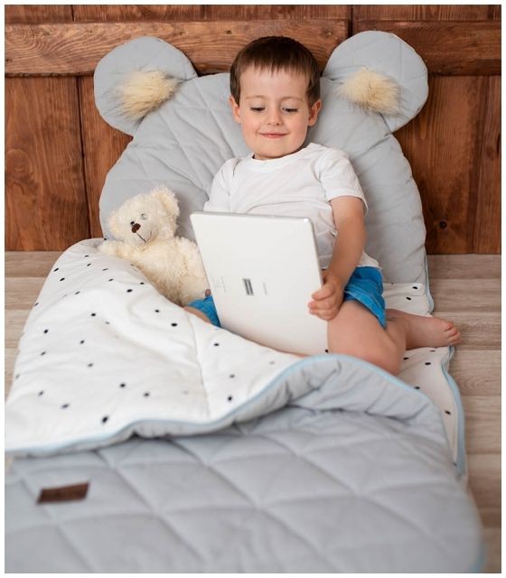 Śpiworek do spania Sleepover Triangles Light Grey – jasnoszary śpiworek dziecięcy z tkaniny Minky i bawełny w wzór trójkątów