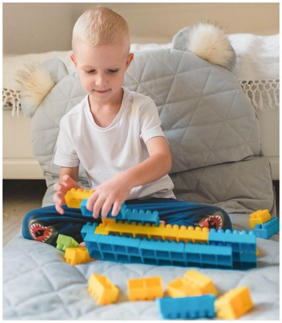 Śpiworek do spania Sleepover Triangles Light Grey – jasnoszary śpiworek dziecięcy z tkaniny Minky i bawełny w wzór trójkątów