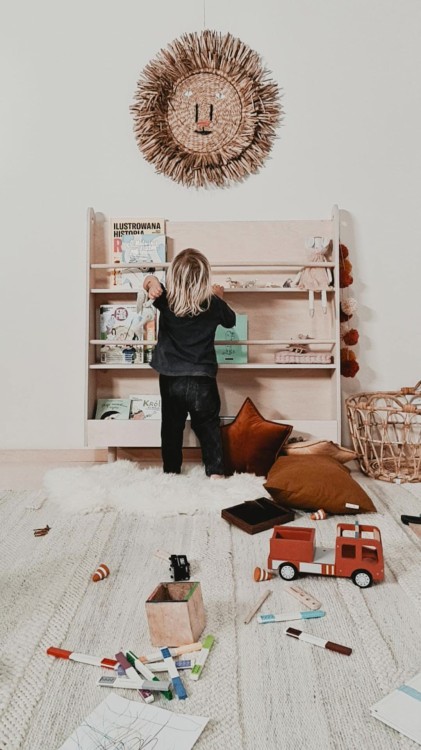 Drewniany regał biblioteczka dla dzieci