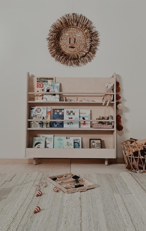 Drewniany regał biblioteczka dla dzieci