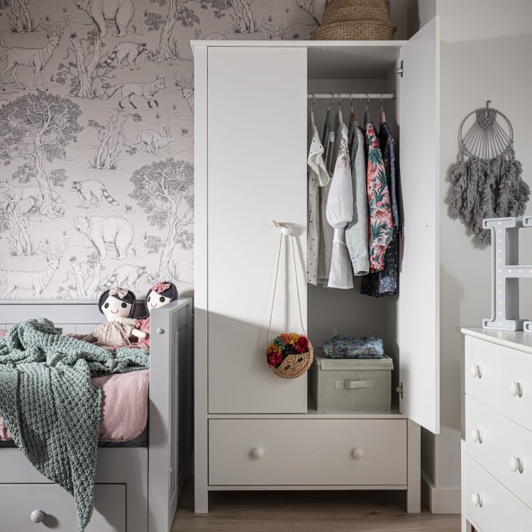 Drewniana dwudrzwiowa szafa dla dzieci 2D1S Collet - kolory: biała