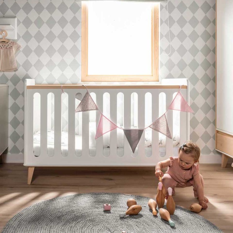 Drewniane łóżeczko dla dzieci ze szczebelkami, bez szuflady Loopi 140x70 cm białe