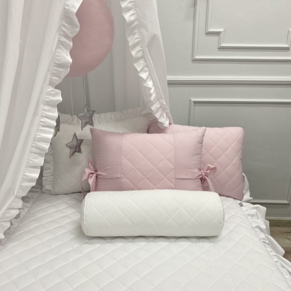 Pikowana Poduszka z Kokardami 37 x 48 cm – dekoracja pokoju dziecięcego