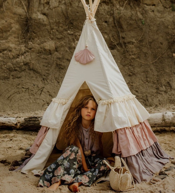 namiot-tipi-dla-dzieci-pudrowe-falbany.jpg