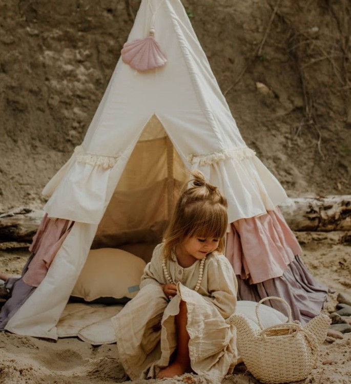 namiot-tipi-dla-dzieci-pudrowe-falbany.jpg