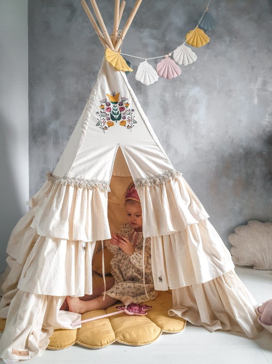 namiot-tipi-z-falbanami-folk.jpg