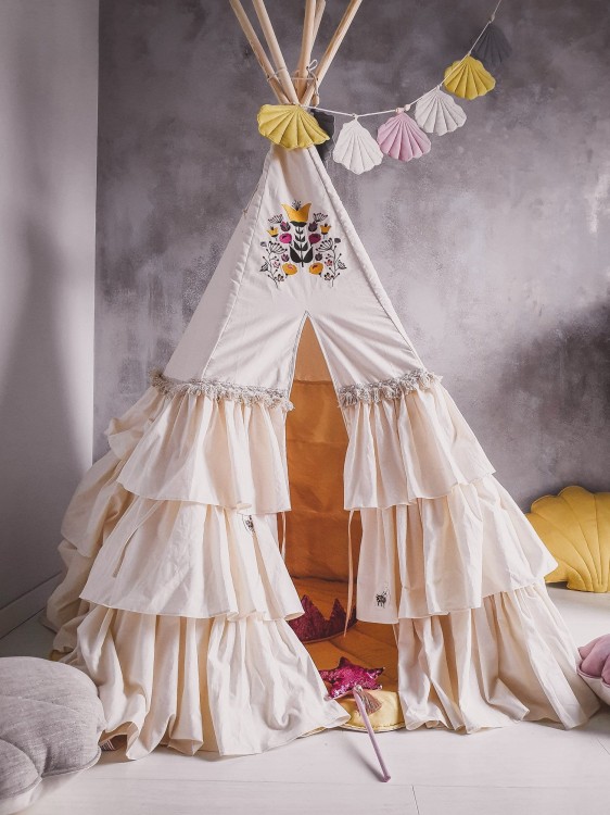 namiot-tipi-z-falbanami-folk.jpg