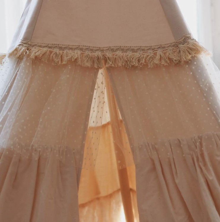 tipi-z-falbanami-shabby-chic-namiot-zabawa-pokoj-dzieciecy-dziecko-dekoracja.jpg