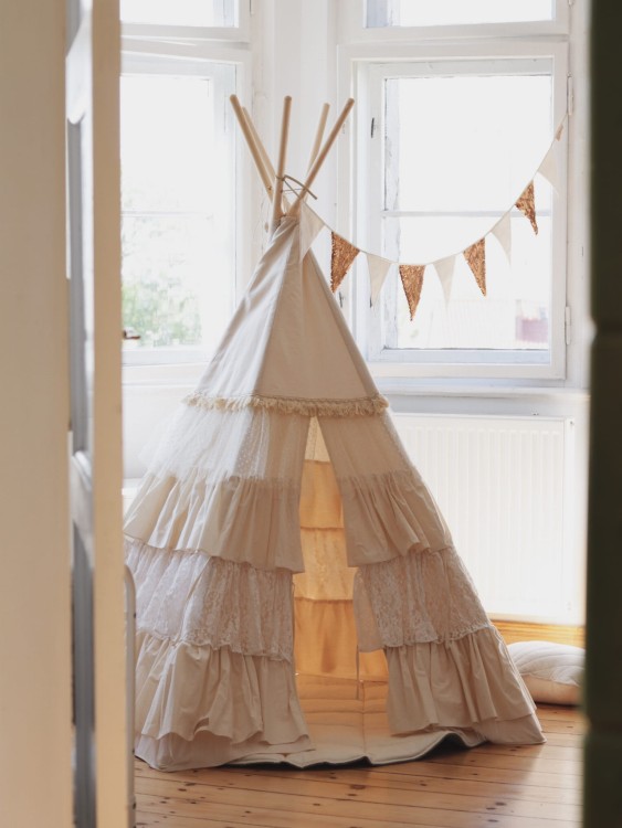 tipi-z-falbanami-shabby-chic-namiot-zabawa-pokoj-dzieciecy-dziecko-dekoracja.jpg