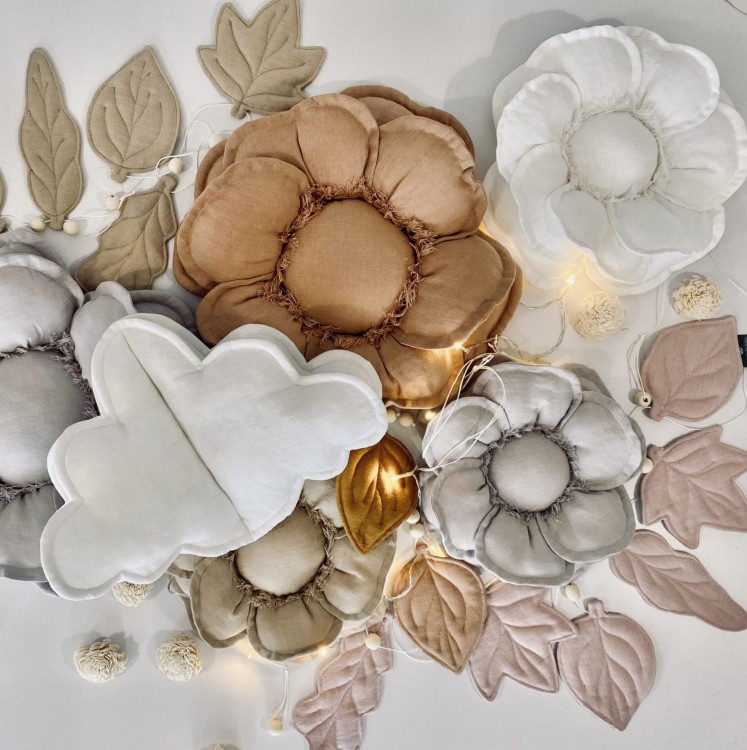 Lniany kwiatek dekoracyjny szary do pokoju dziecka