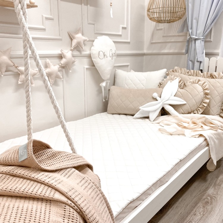 Bawełniana pikowana narzuta dziecięca w kolorze kości słoniowej