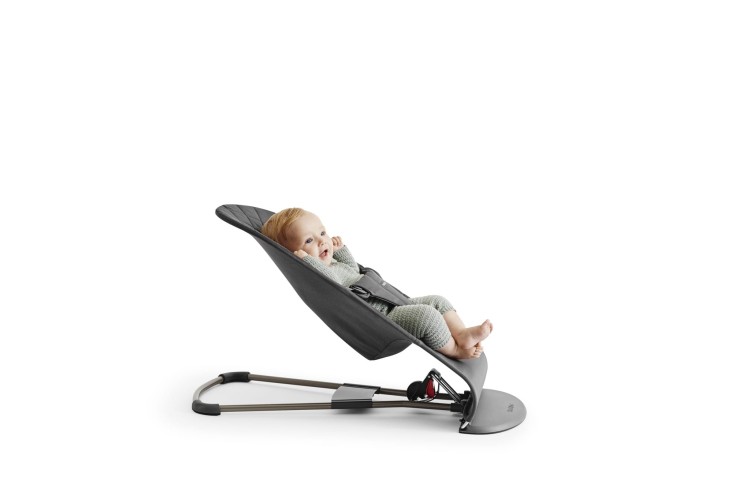 pol_pl_BABYBJORN-lezaczek-BLISS-MESH-Granatowy-3772_5.jpg