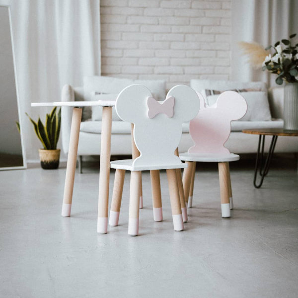 Stolik z krzesełkami dla dzieci